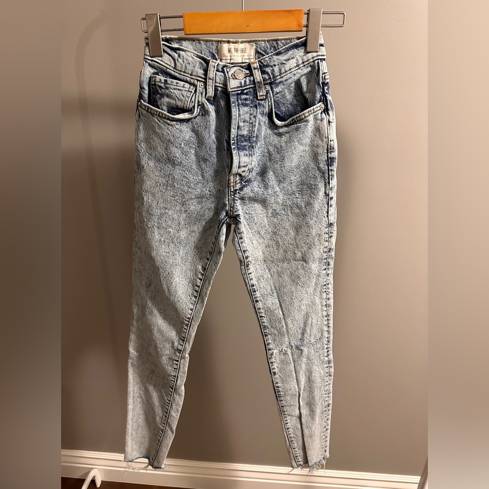 Ripped jeans (PRICE FIRM)